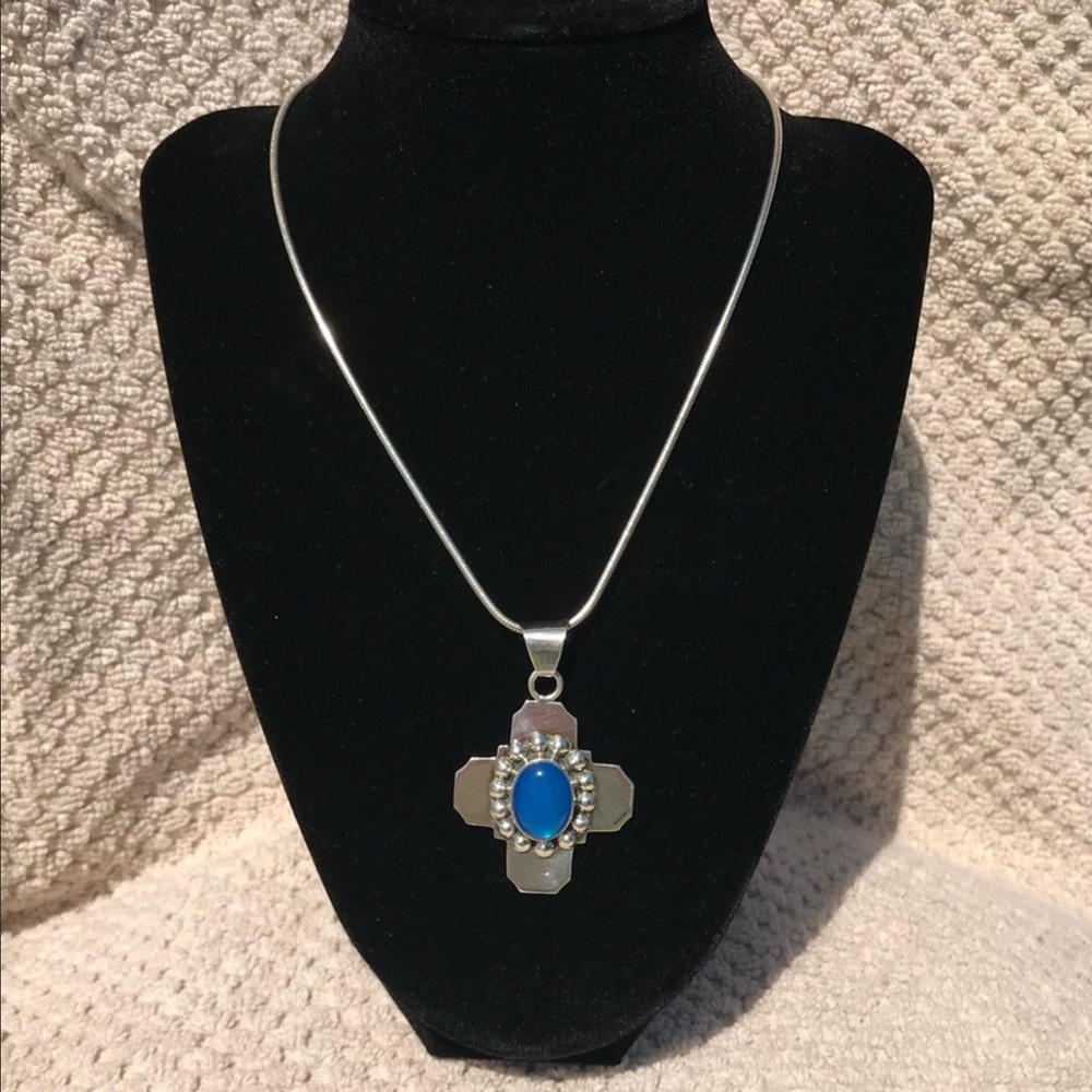 Sterling Silver cross pendant - Picture 6 of 6